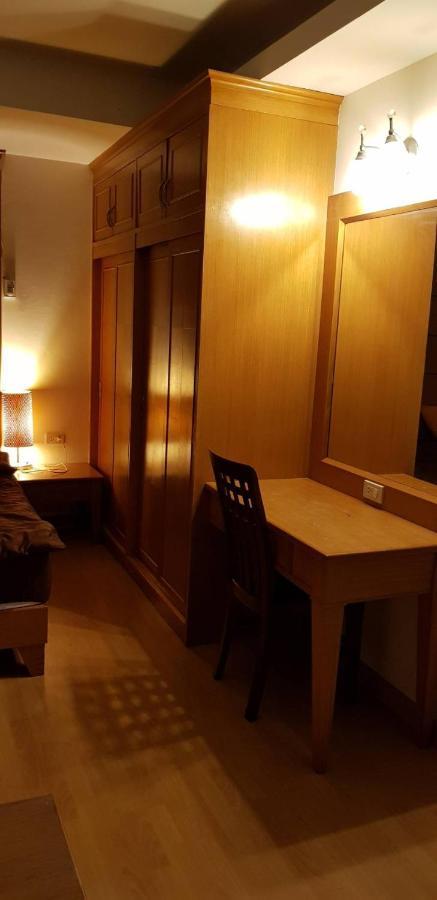 Jolly Guesthouse & Restaurant Паттая Екстер'єр фото