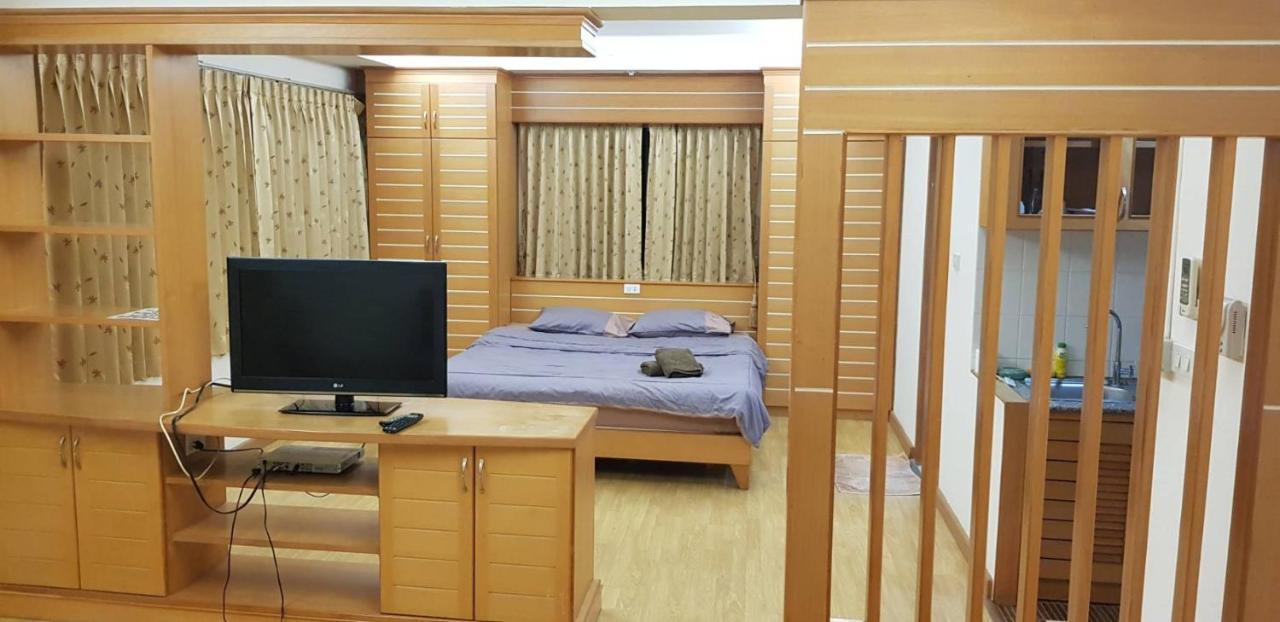 Jolly Guesthouse & Restaurant Паттая Екстер'єр фото