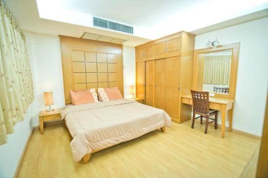 Jolly Guesthouse & Restaurant Паттая Екстер'єр фото