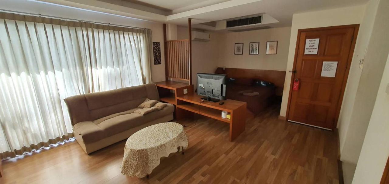 Jolly Guesthouse & Restaurant Паттая Екстер'єр фото